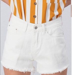 en creme White Denim Shorts